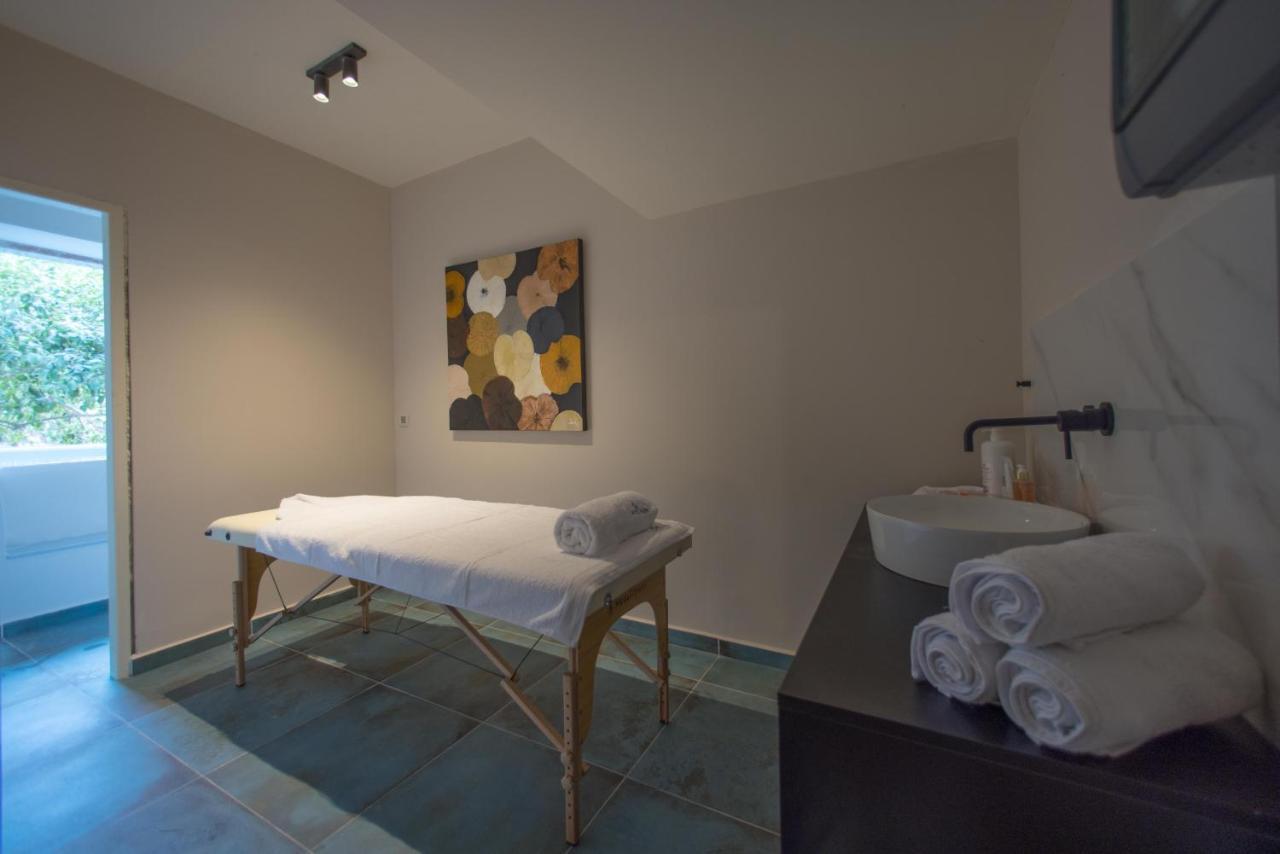 Kastro Maini Hotel Areopoli Bagian luar foto
