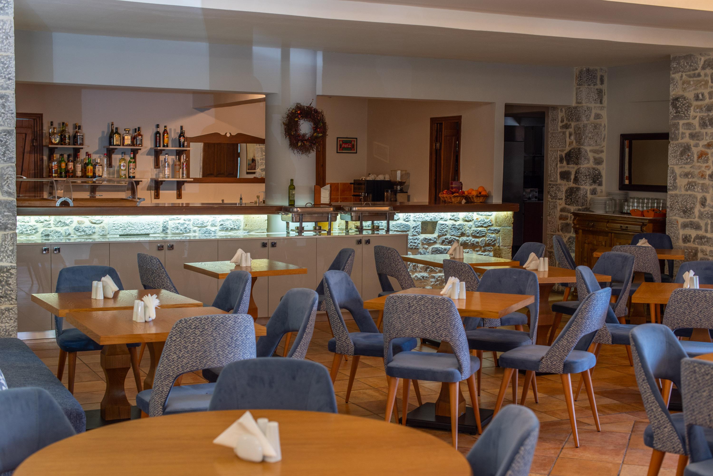 Kastro Maini Hotel Areopoli Bagian luar foto
