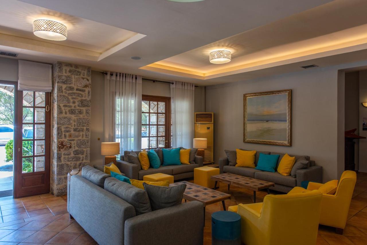 Kastro Maini Hotel Areopoli Bagian luar foto