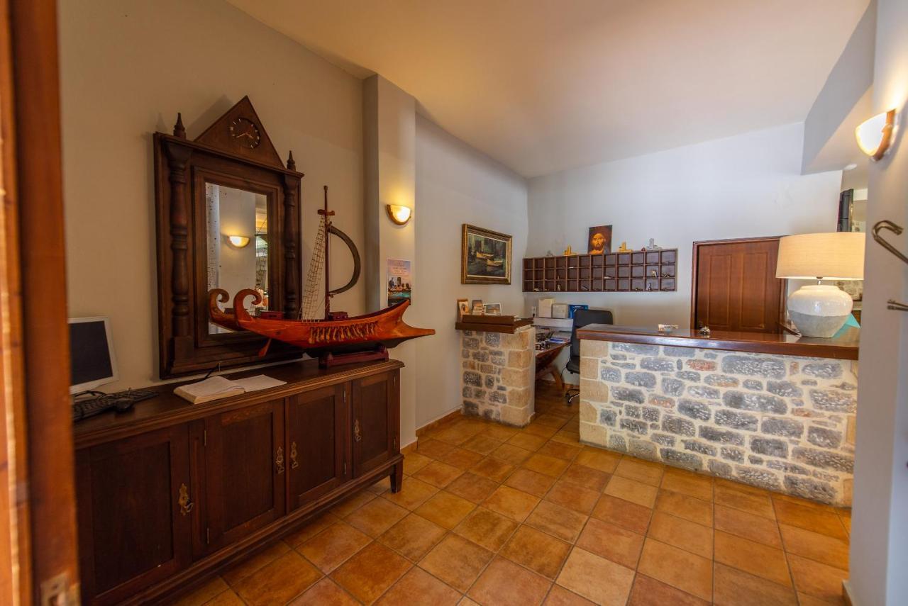 Kastro Maini Hotel Areopoli Bagian luar foto