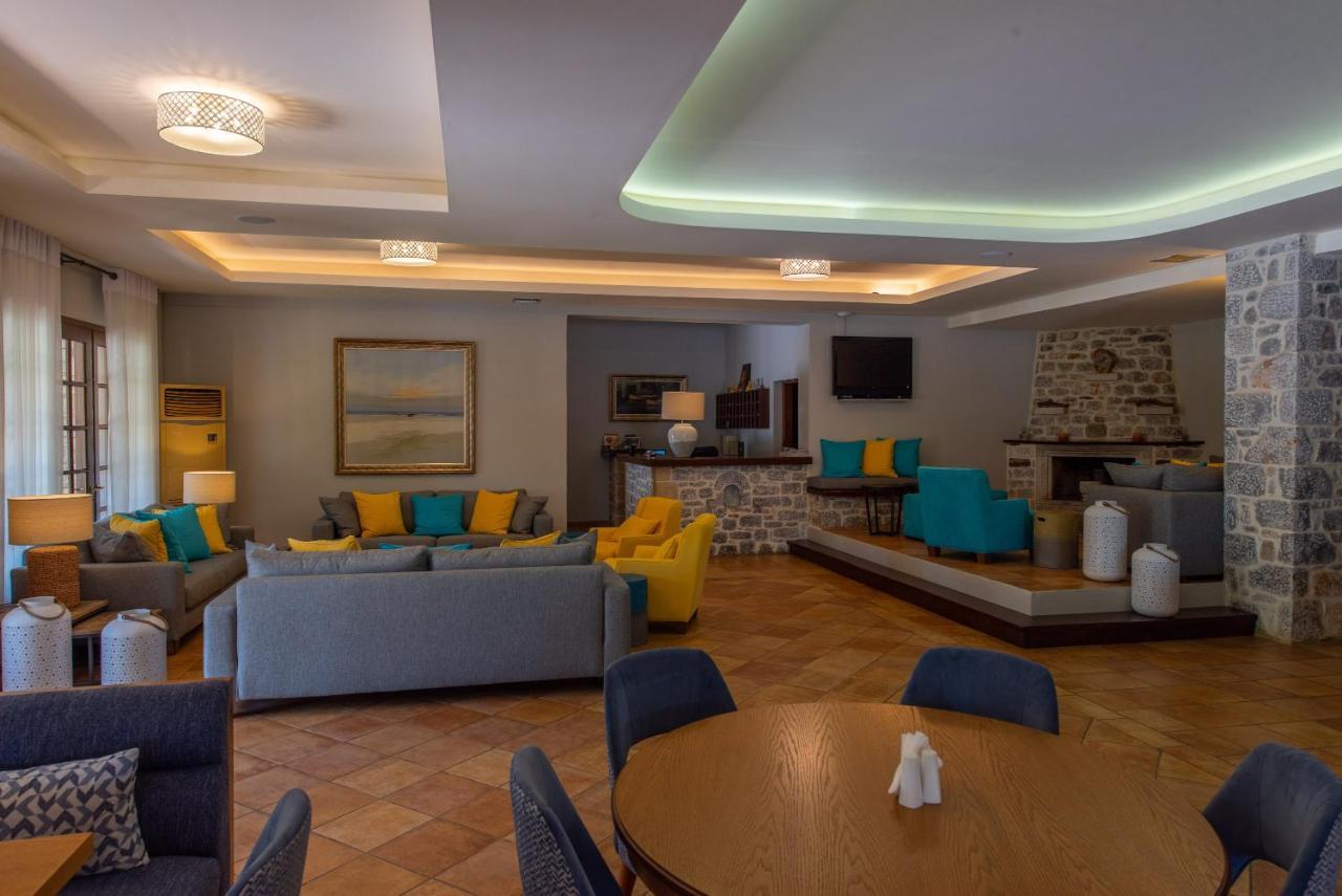 Kastro Maini Hotel Areopoli Bagian luar foto
